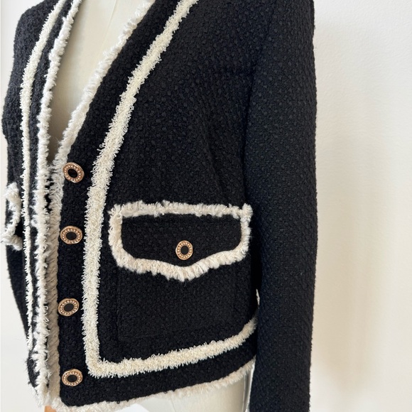 Chic Black and White Cardigan - Picture 5 of 7